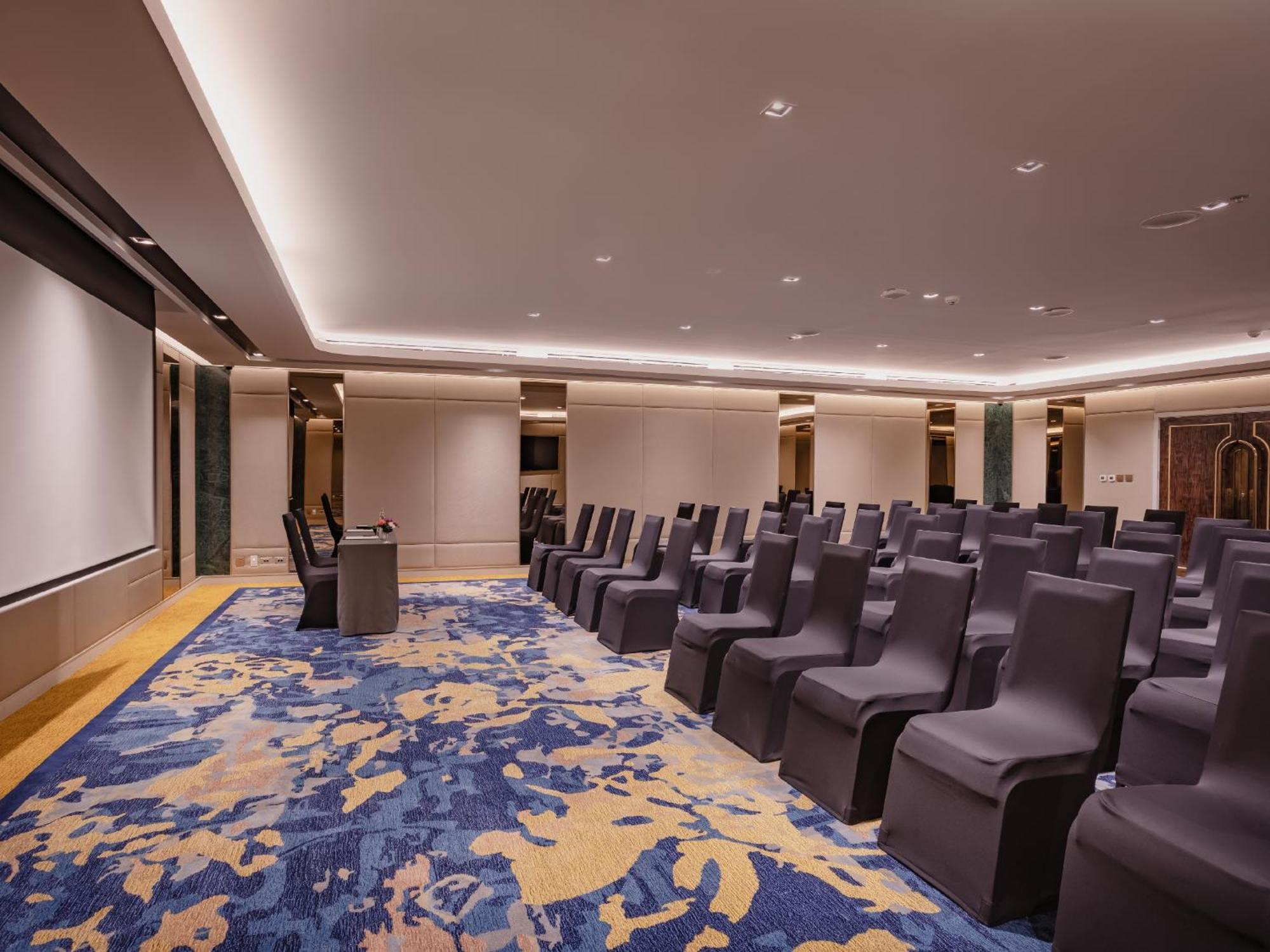 Aira Sukhumvit 11 โรงแรม