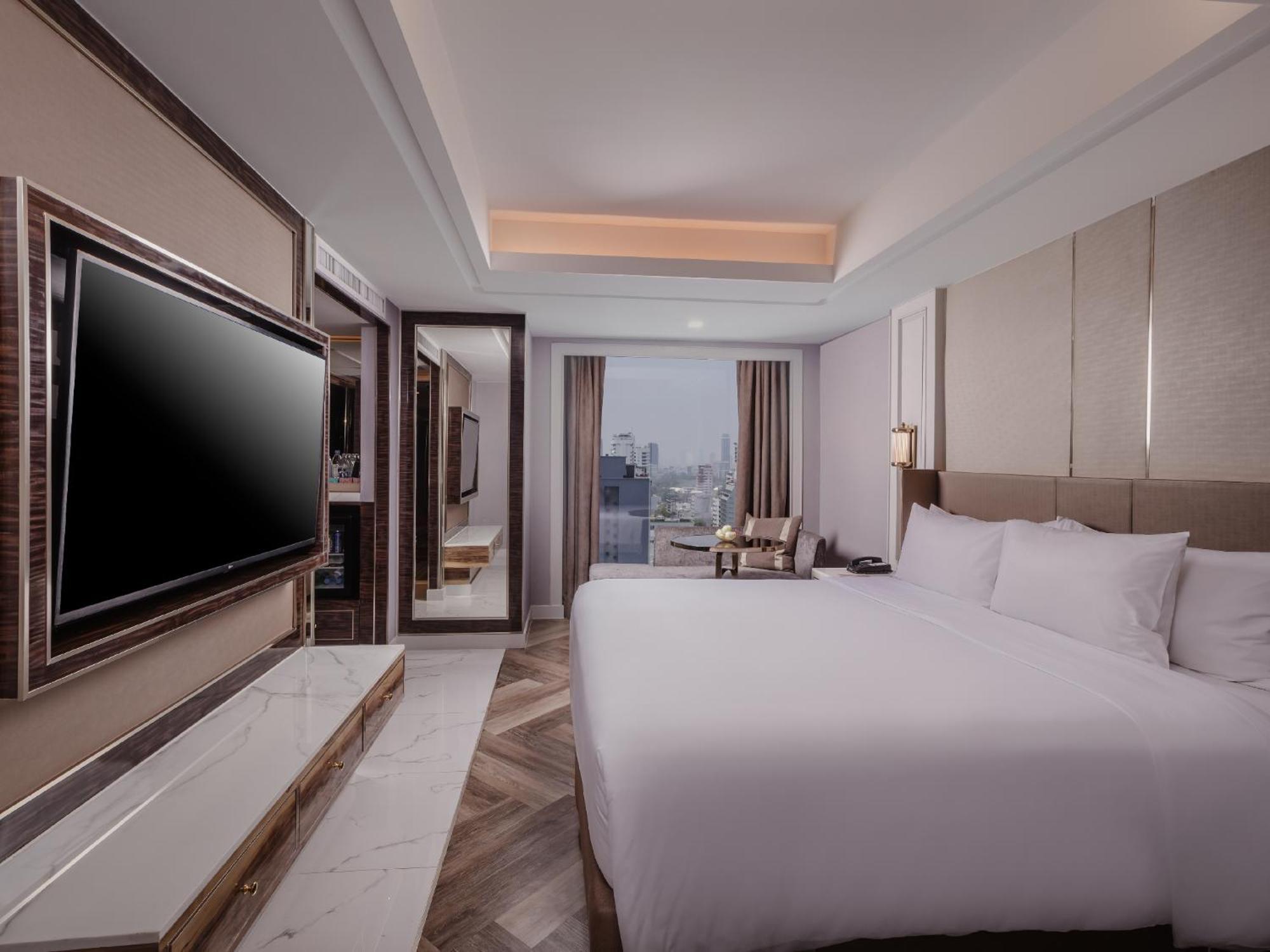 Aira Sukhumvit 11 โรงแรม 4*